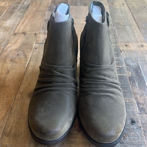 BareTraps
Womens Reid Ankle Round Toe Booties Green 9.5 Medium - Picture 6 of 6